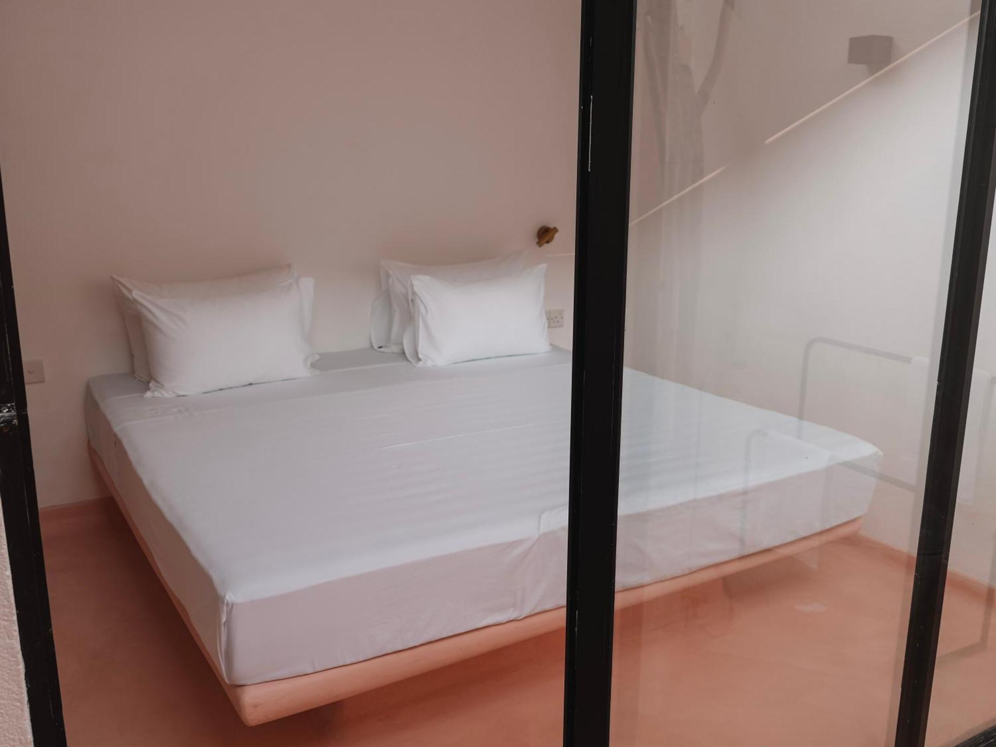 Animals Hotel Ahangama Bilik gambar